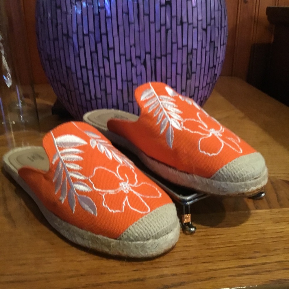 NWT Cushion Walk by Avon Size 6 Mule Espadrille Bright Orange